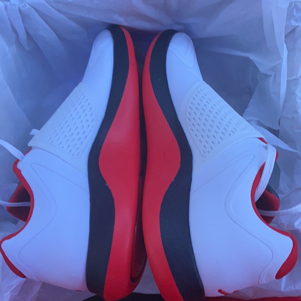 Nike - Picture 4 of 6